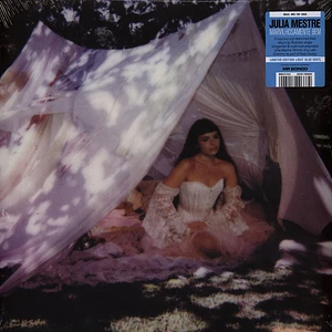 Julia Mestre - Maravilhosamente Bem Light Blue Vinyl Edtion