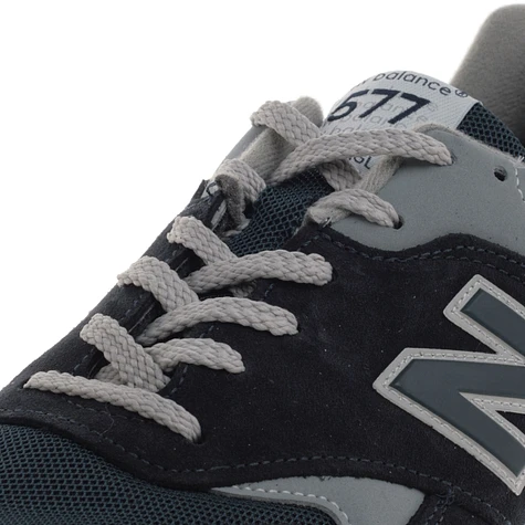 New Balance - M577