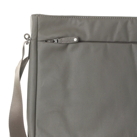 Incase - Coated Canvas Shoulder Bag 15 Inch MBP