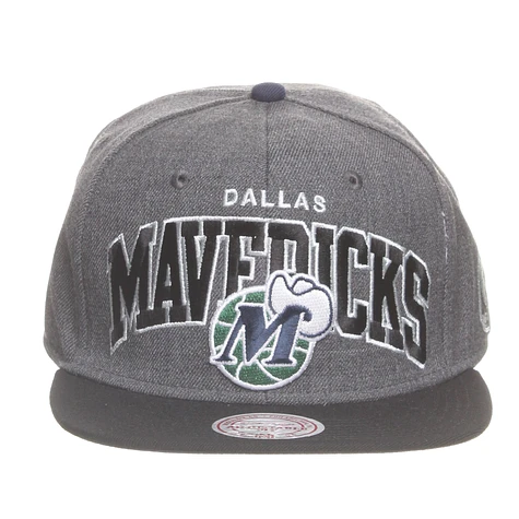 Mitchell & Ness - Dallas Mavericks NBA Arch W/Logo G2 Snapback Cap
