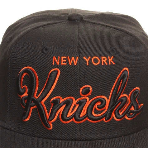 Mitchell & Ness - New York Knicks NBA Blacked Out Script Snapback Cap