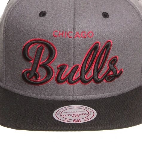Mitchell & Ness - Chicago Bulls NBA Melton Script Snapback Cap