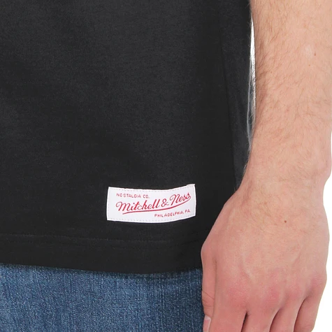 Mitchell & Ness - Chicago Bulls NBA Standard Team Logo Trad T-Shirt