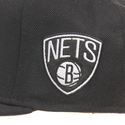 Mitchell & Ness - Brooklyn Nets NBA Blacked Out Sonic Snapback Cap