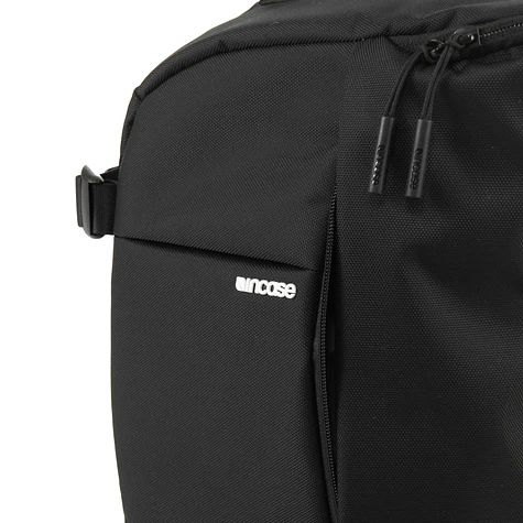 Incase - DSLR Sling Pack Nylon