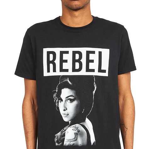 Amy Winehouse - Rebel T-Shirt