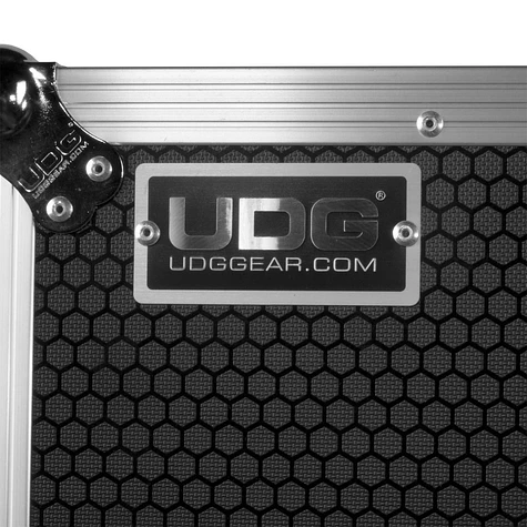 UDG - Ultimate Flight Case Scratch Plus (Laptop Shelf + Wheels)