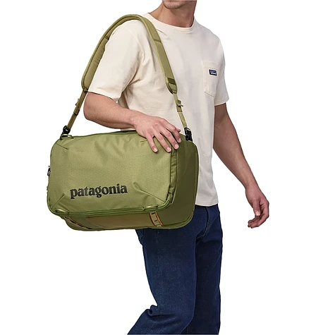 Patagonia black hole online messenger bag