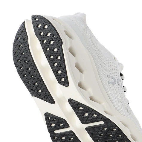 On - Cloudsurfer Max