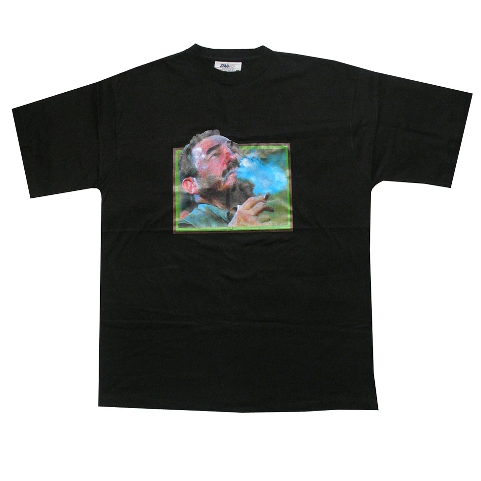 Fidel Castro - Smoking a cigar T-Shirt