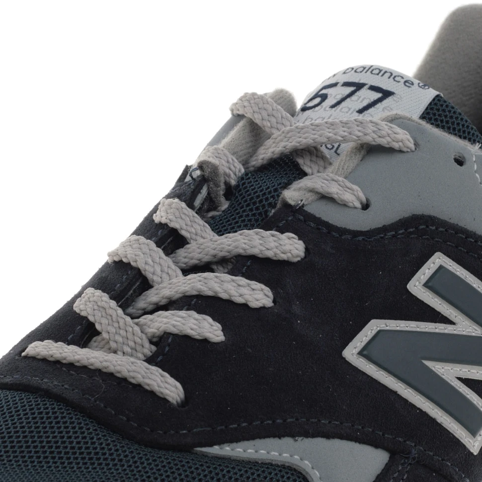 New Balance - M577