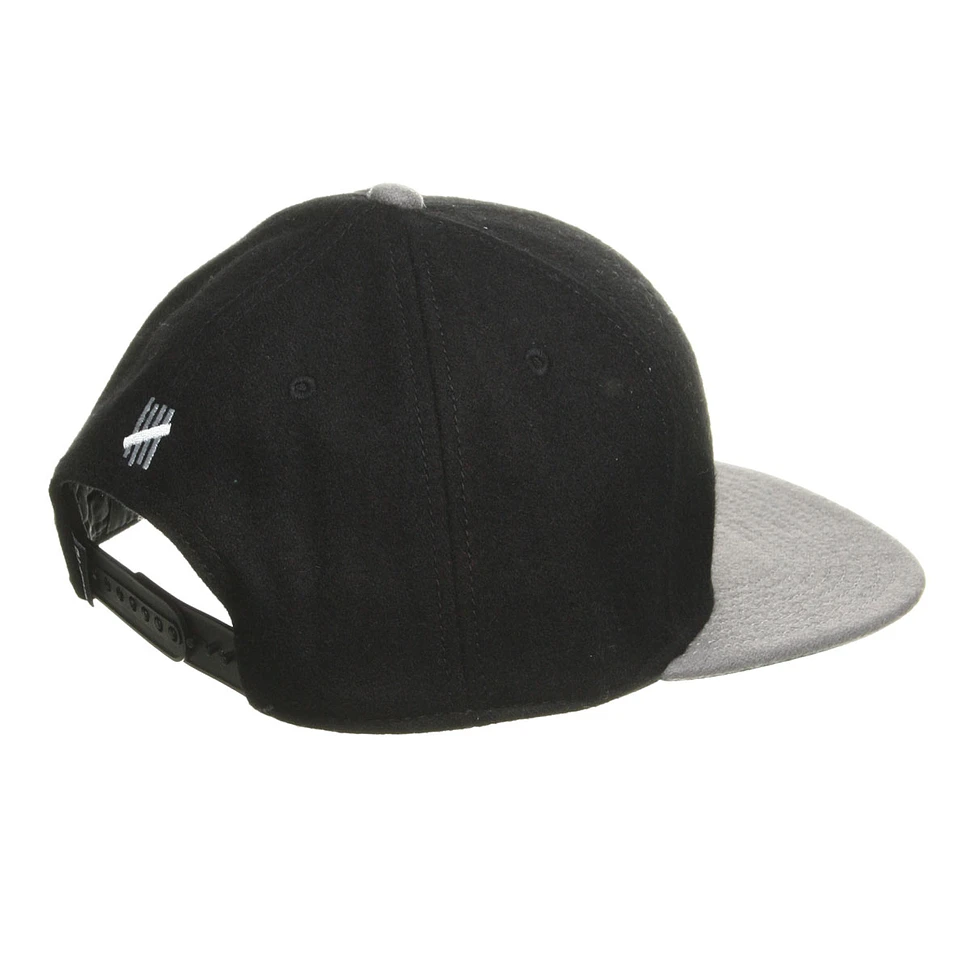 Undefeated - Classic Two Tone U Cap