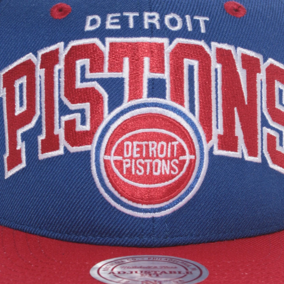 Mitchell & Ness - Detroit Pistons NBA Logo 2 Tone Snapback Cap