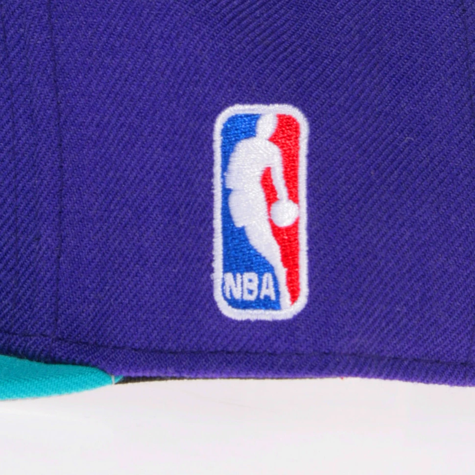 Mitchell & Ness - Charlotte Hornets NBA Basic Solid Team Snapback Cap