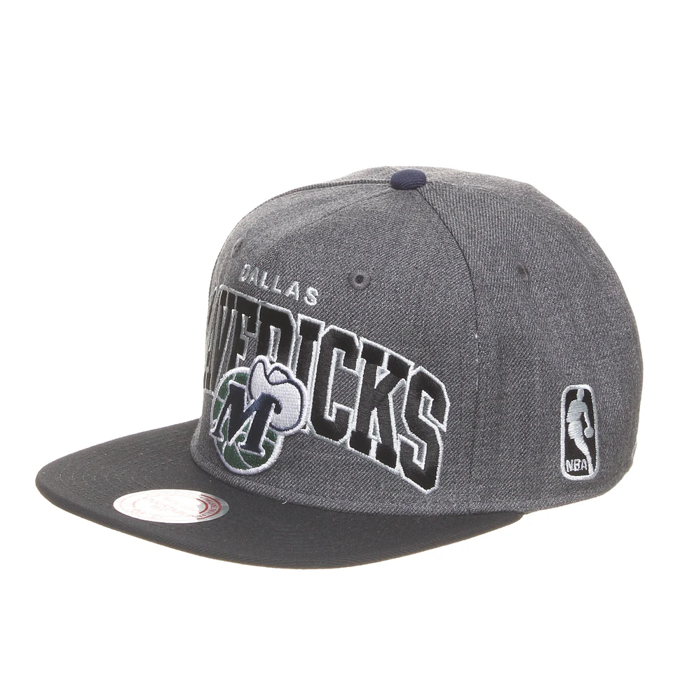 Mitchell & Ness - Dallas Mavericks NBA Arch W/Logo G2 Snapback Cap