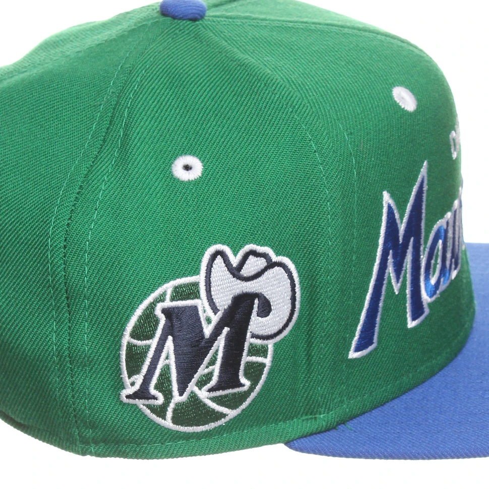 Mitchell & Ness - Dallas Mavericks NBA 2 Tone Script Snapback Cap