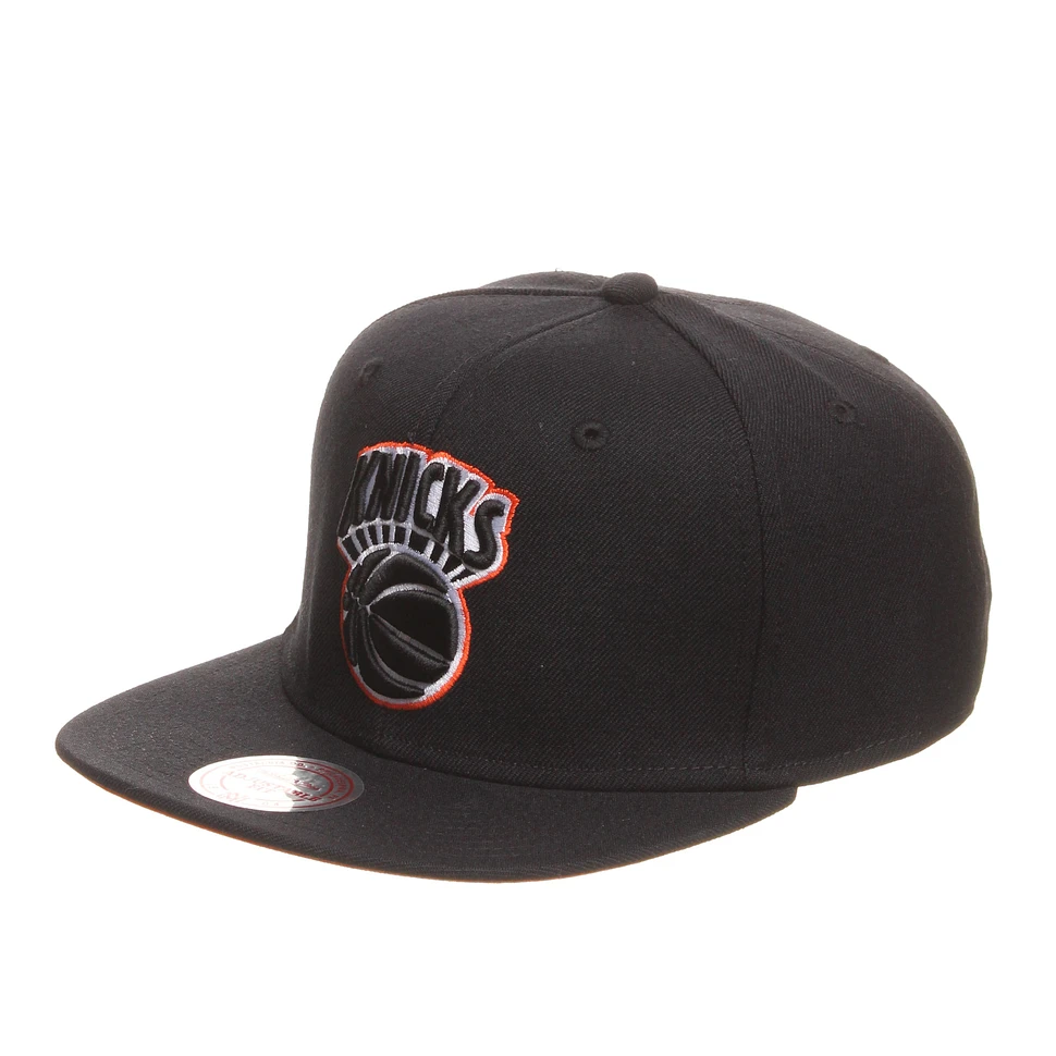 Mitchell & Ness - New York Knicks NBA Vintage Black And White Snapback Cap