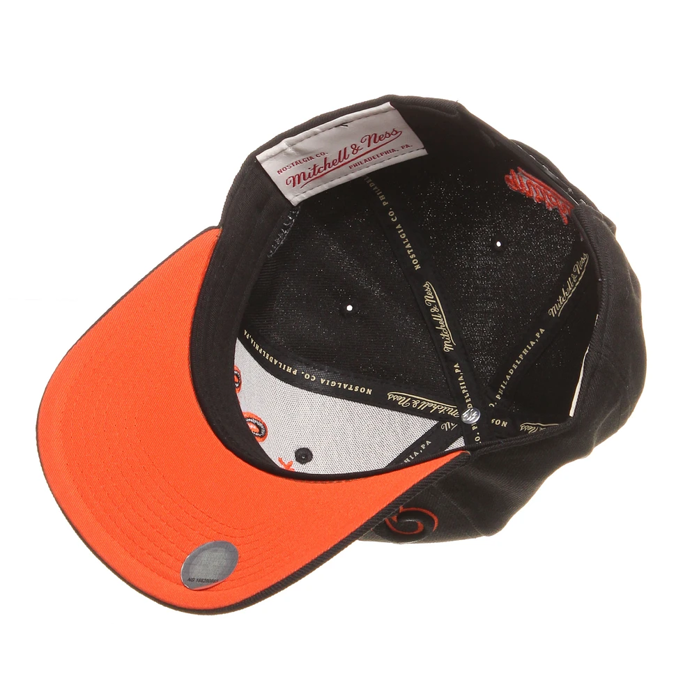 Mitchell & Ness - New York Knicks NBA Blacked Out Script Snapback Cap