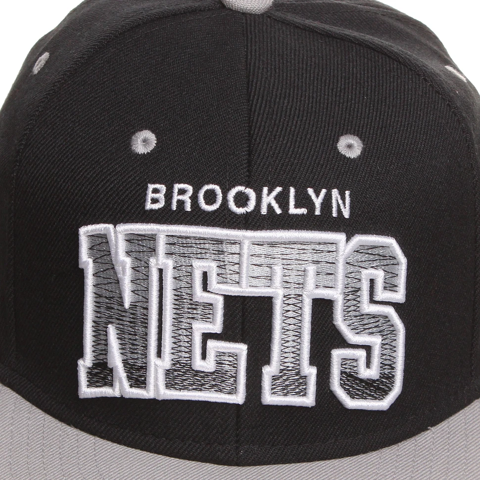 Mitchell & Ness - Brooklyn Nets NBA Arch Gradient Snapback Cap