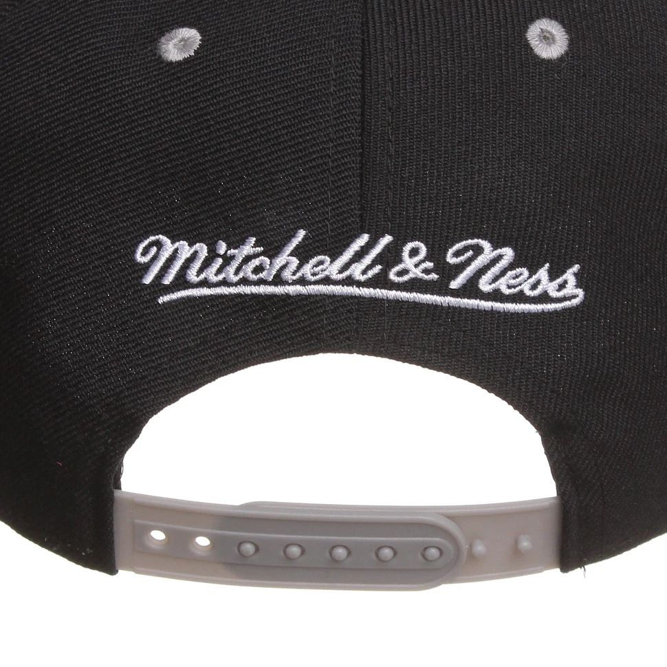 Mitchell & Ness - Brooklyn Nets NBA Arch Gradient Snapback Cap