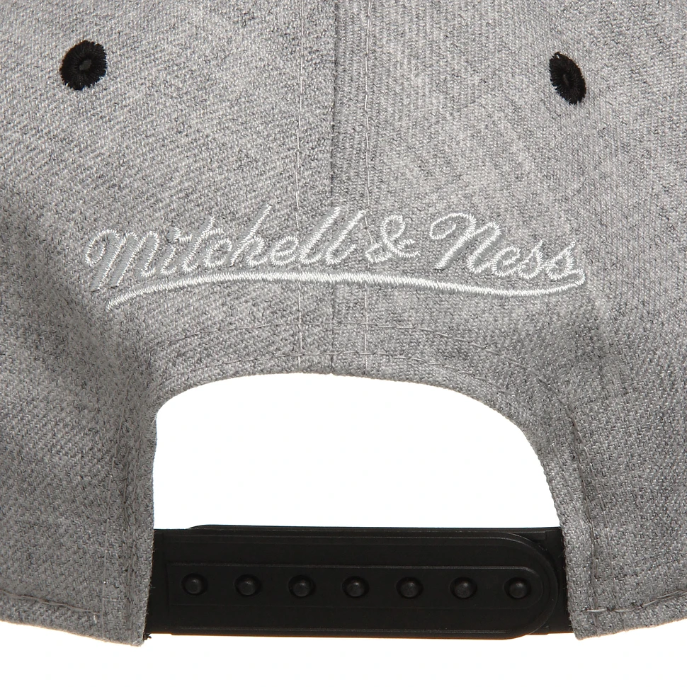 Mitchell & Ness - Chicago Blackhawks NHL Script Pop Snapback Cap