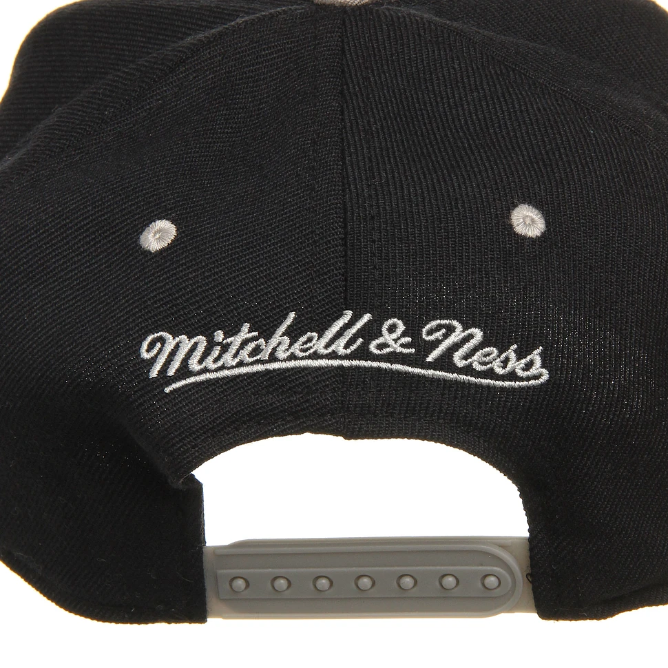 Mitchell & Ness - Los Angeles Kings NHL Paisley Print Snapback Cap