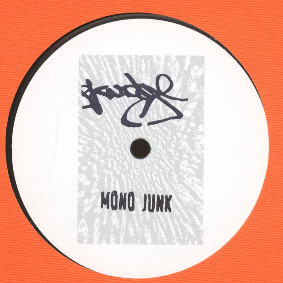 Mono Junk - Skudge White 010