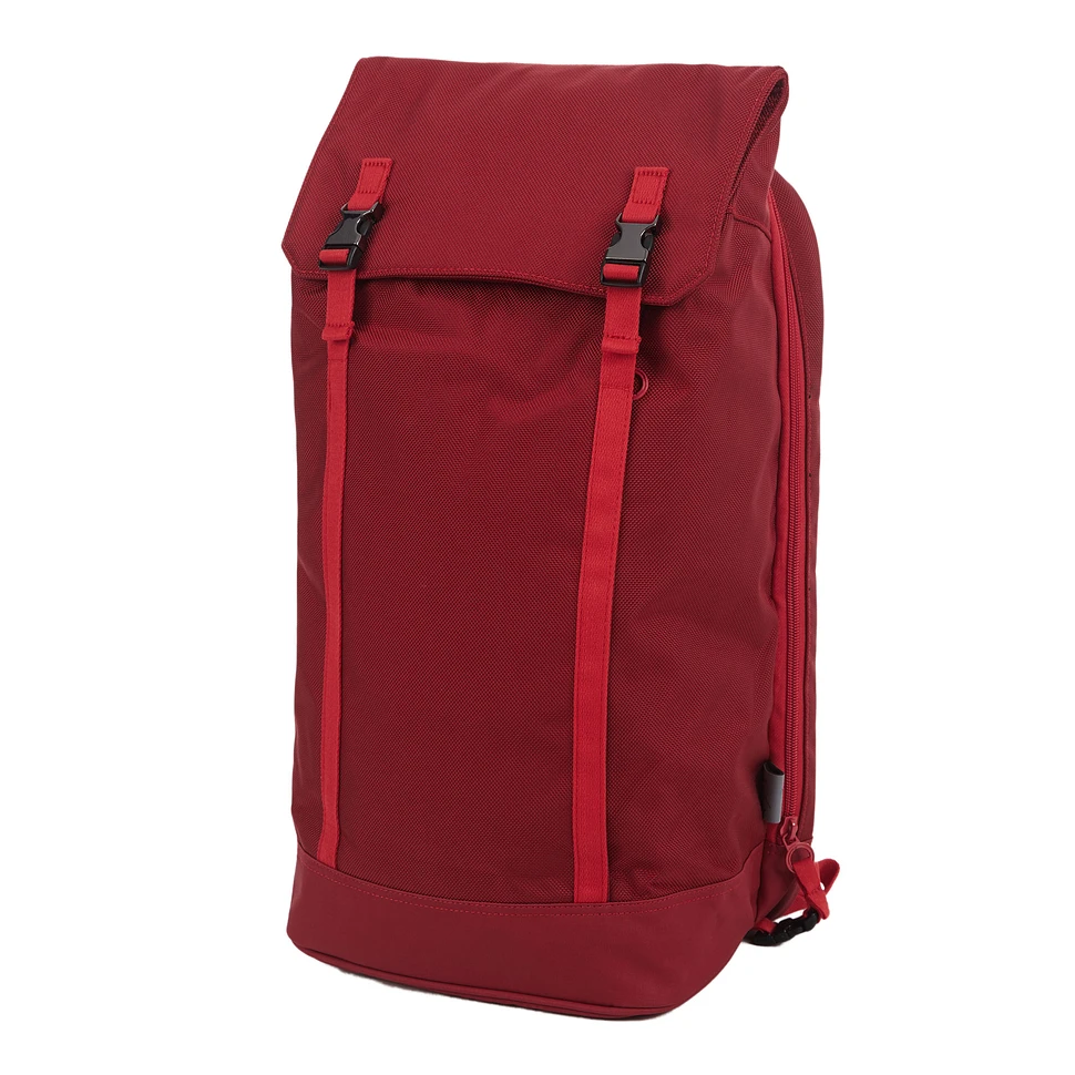 C6 - Slim Backpack