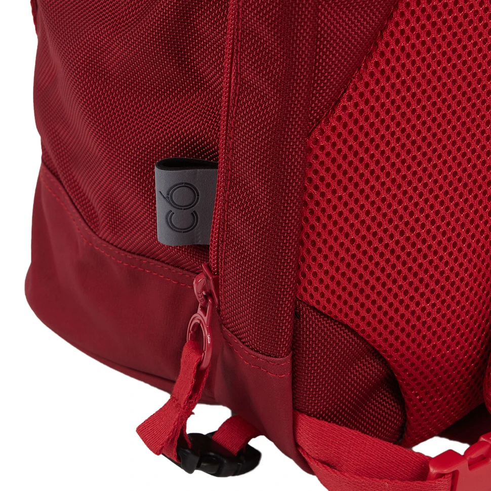 C6 - Slim Backpack