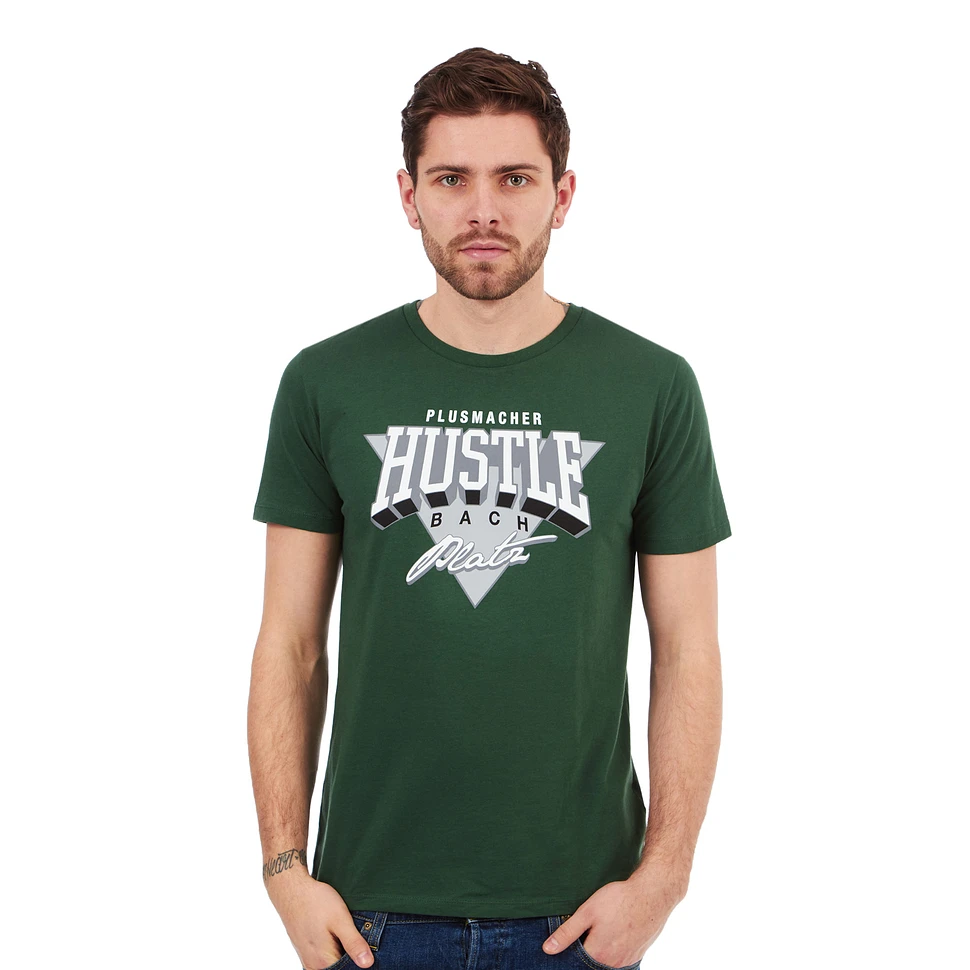 Der Plusmacher - Hustle-Bach-Platz T-Shirt