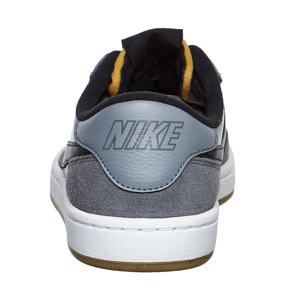 Nike SB - FC Classic