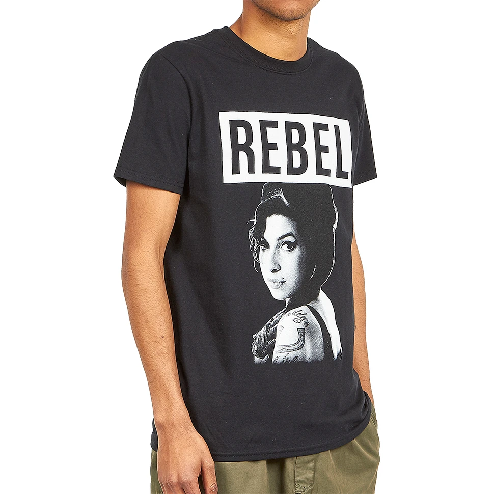 Amy Winehouse - Rebel T-Shirt