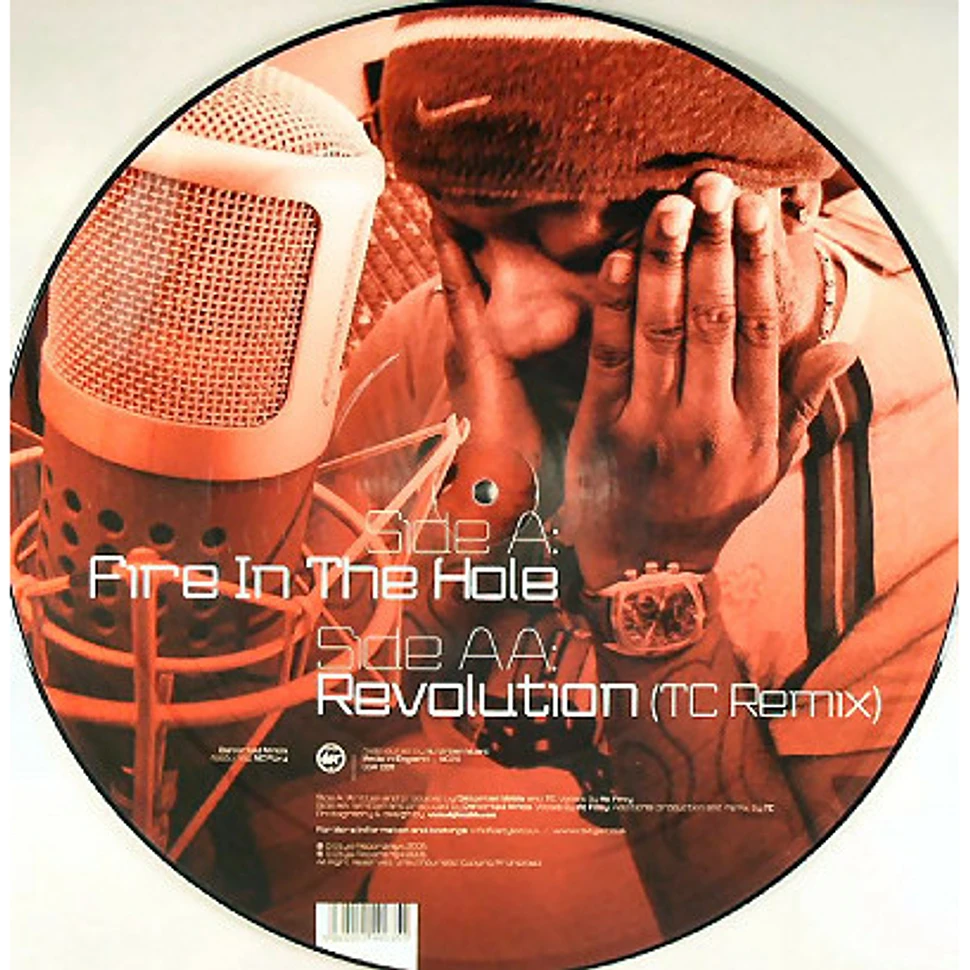 Distorted Minds Feat. MC Foxy - Fire In The Hole / Revolution (TC Remix)