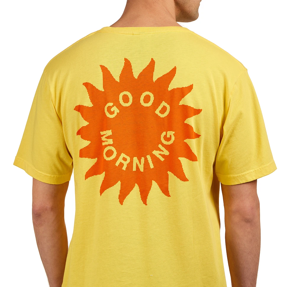 *新作アイテム* Good Morning Tapes Sun Logo Tee Good Morning Tapes Men's Sun Logo T-Shirt in Leaf Good
