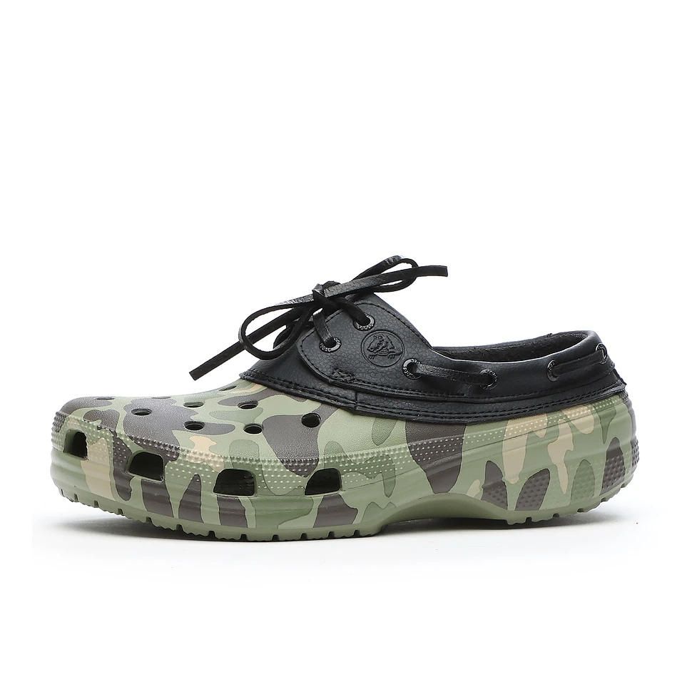Crocs - Classic Duck Camo Boat Shoe (Black / Cargo) | HHV