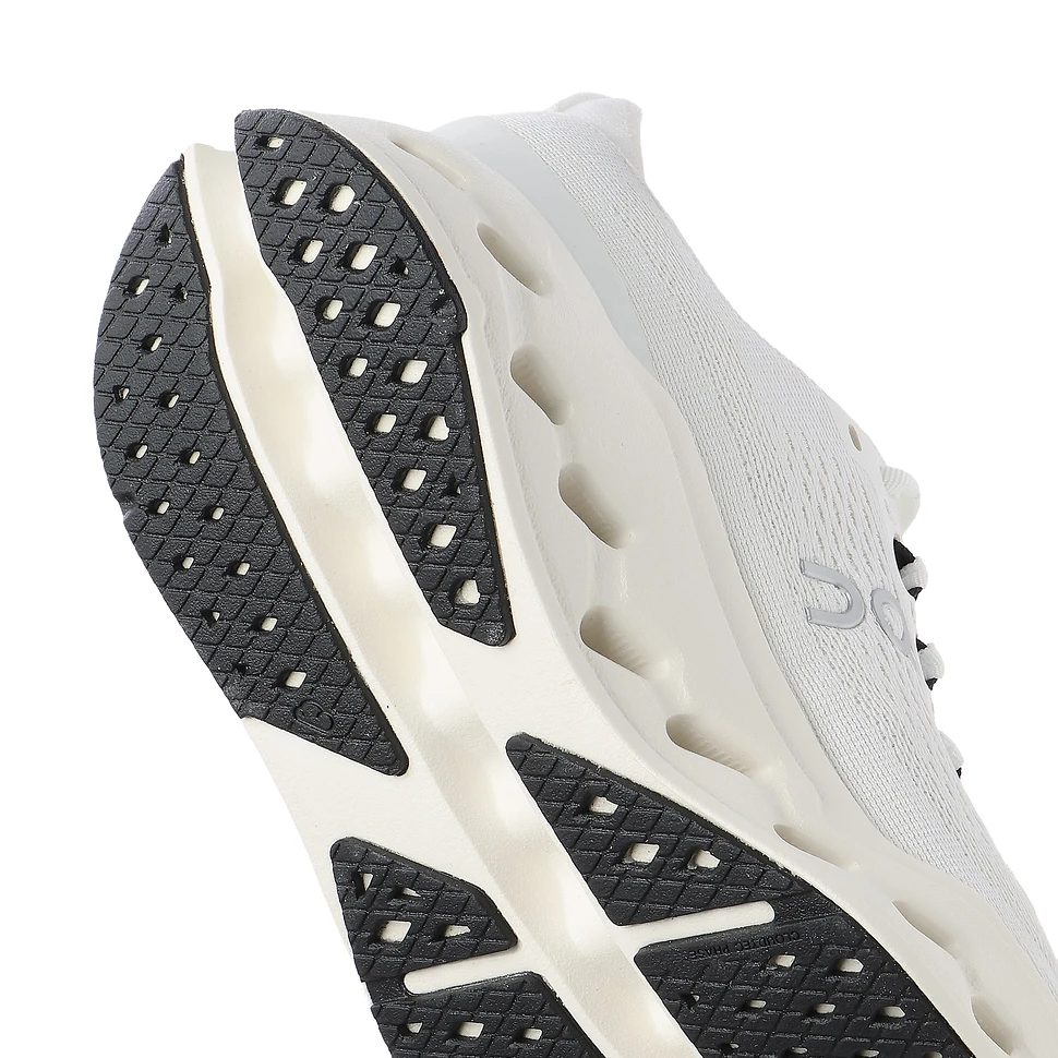 On - Cloudsurfer Max